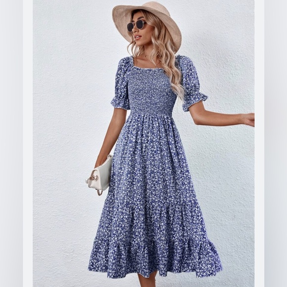 🌻NWOT SHEIN VCAY Square Neck Shirred Ditsy Floral Dress - Picture 2 of 6